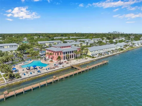 4872 Beach Drive SE St Petersburg FL 33705