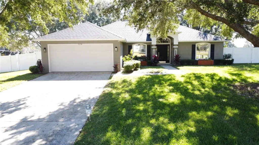2234 Lake Pointe Circle Leesburg FL 34748