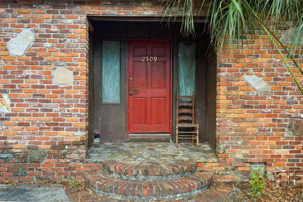 2509 Emma Circle Tampa FL 33614