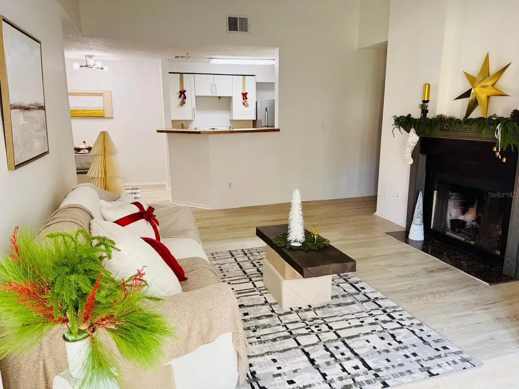 216 Afton Square Altamonte Springs FL 32714