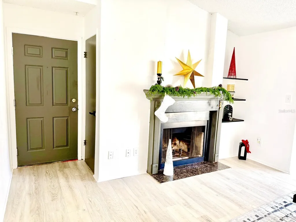 216 Afton Square Altamonte Springs FL 32714