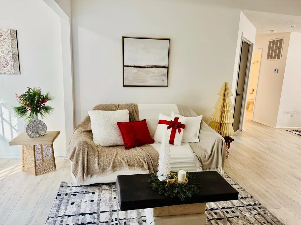 216 Afton Square Altamonte Springs FL 32714