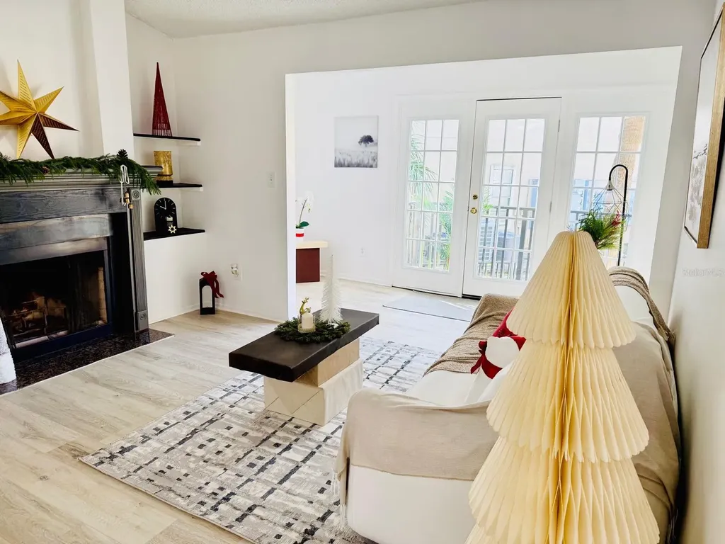 216 Afton Square Altamonte Springs FL 32714