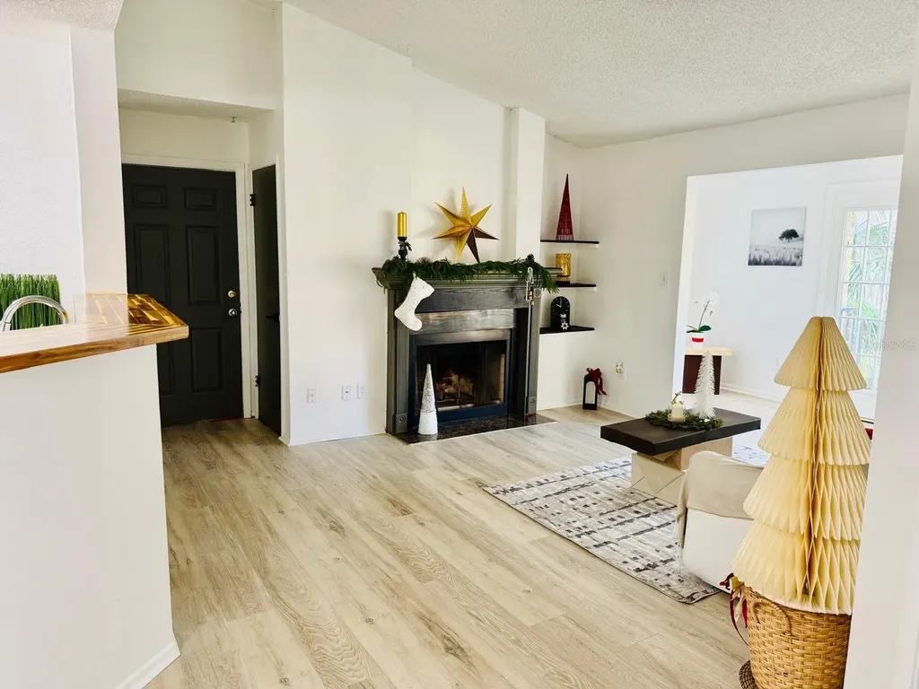 216 Afton Square Altamonte Springs FL 32714