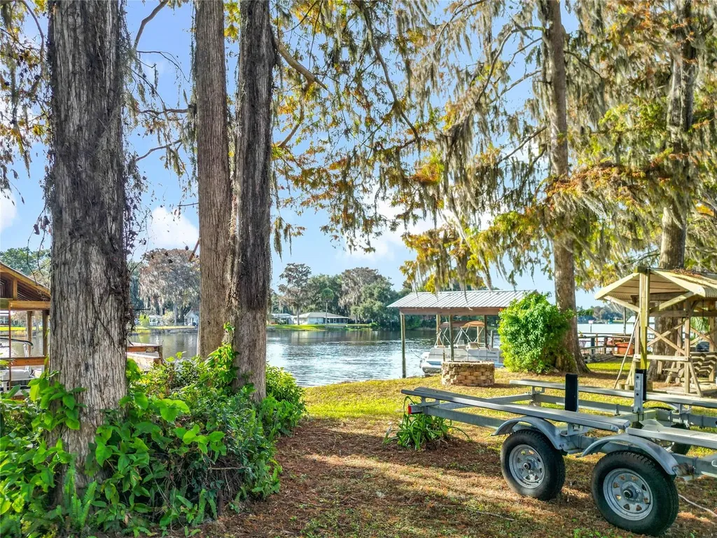 7686 S Crescent Loop Floral City FL 34436