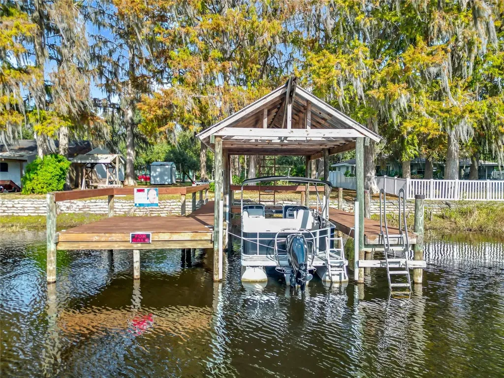 7686 S Crescent Loop Floral City FL 34436