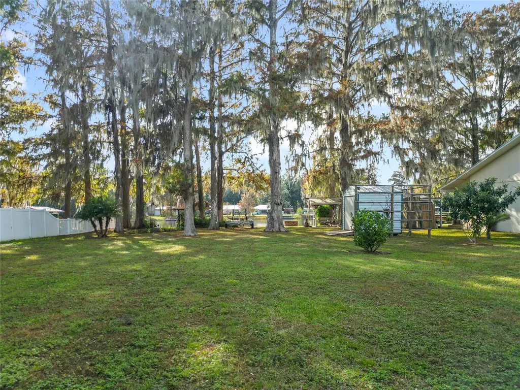 7686 S Crescent Loop Floral City FL 34436
