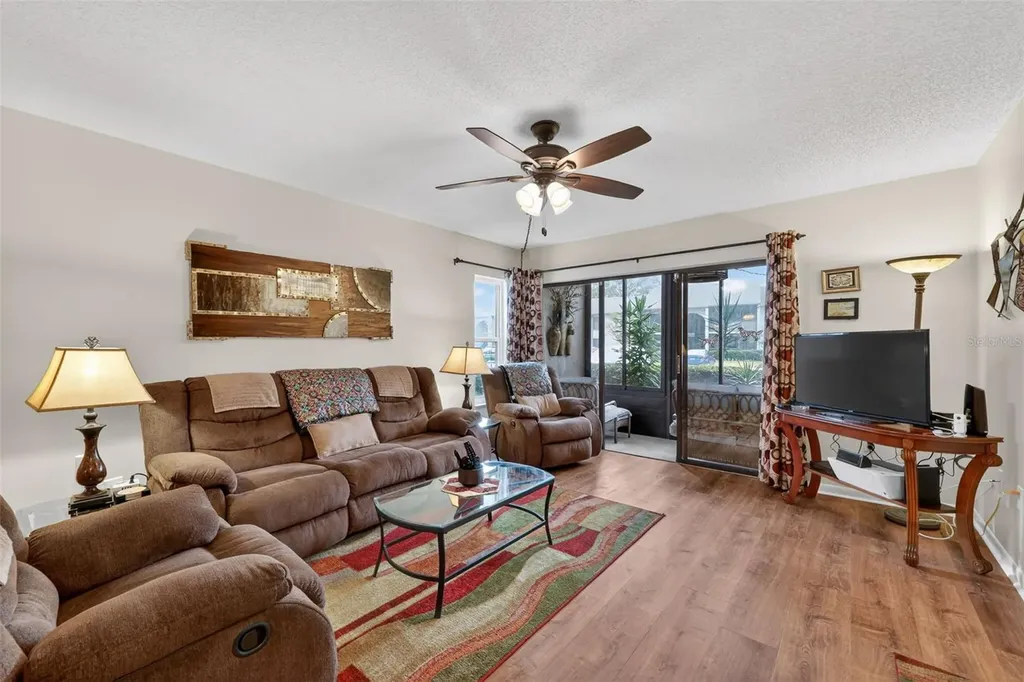 1258 Pine Ridge Circle W Tarpon Springs FL 34688