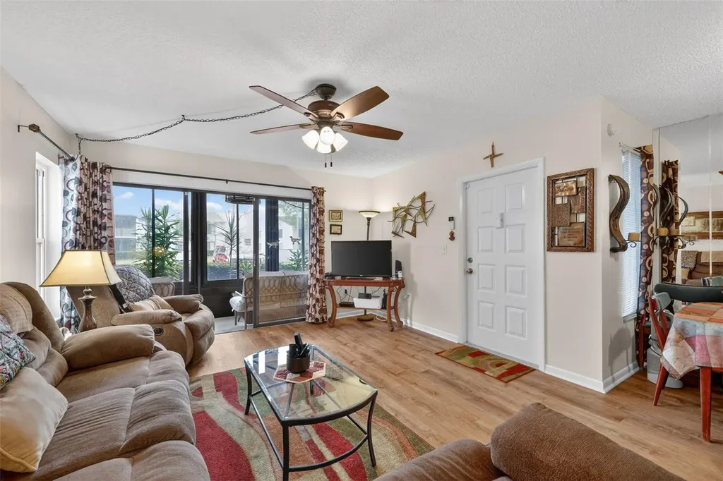 1258 Pine Ridge Circle W Tarpon Springs FL 34688