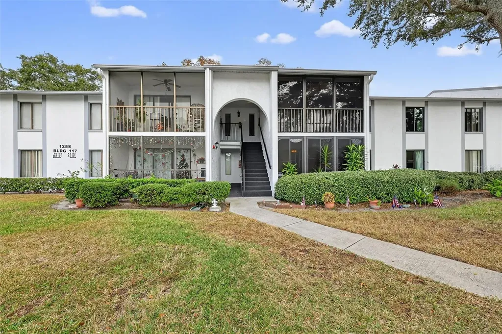 1258 Pine Ridge Circle W Tarpon Springs FL 34688