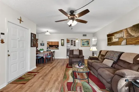 1258 Pine Ridge Circle W Tarpon Springs FL 34688