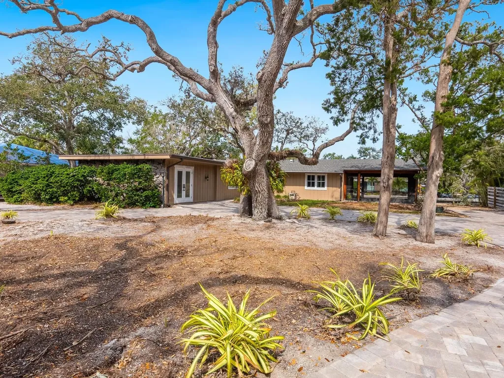 615 Buttonwood Drive Longboat Key FL 34228