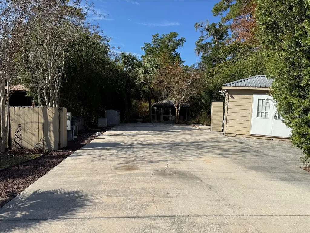 10249 NE 28th Loop Silver Springs FL 34488