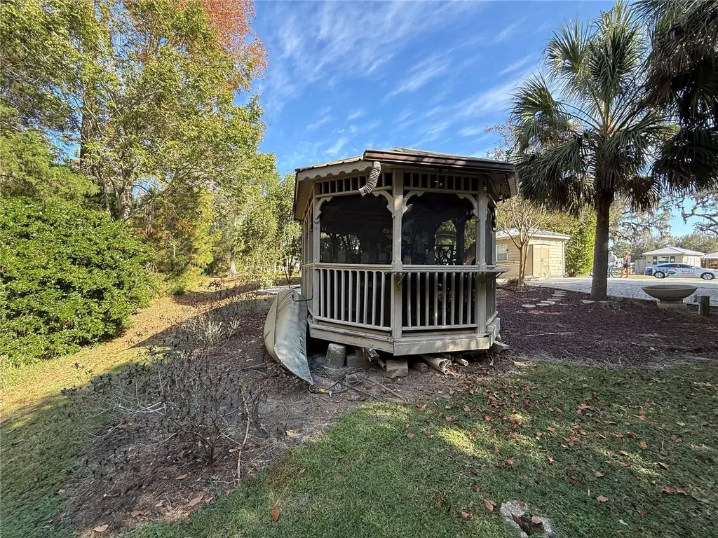 10249 NE 28th Loop Silver Springs FL 34488