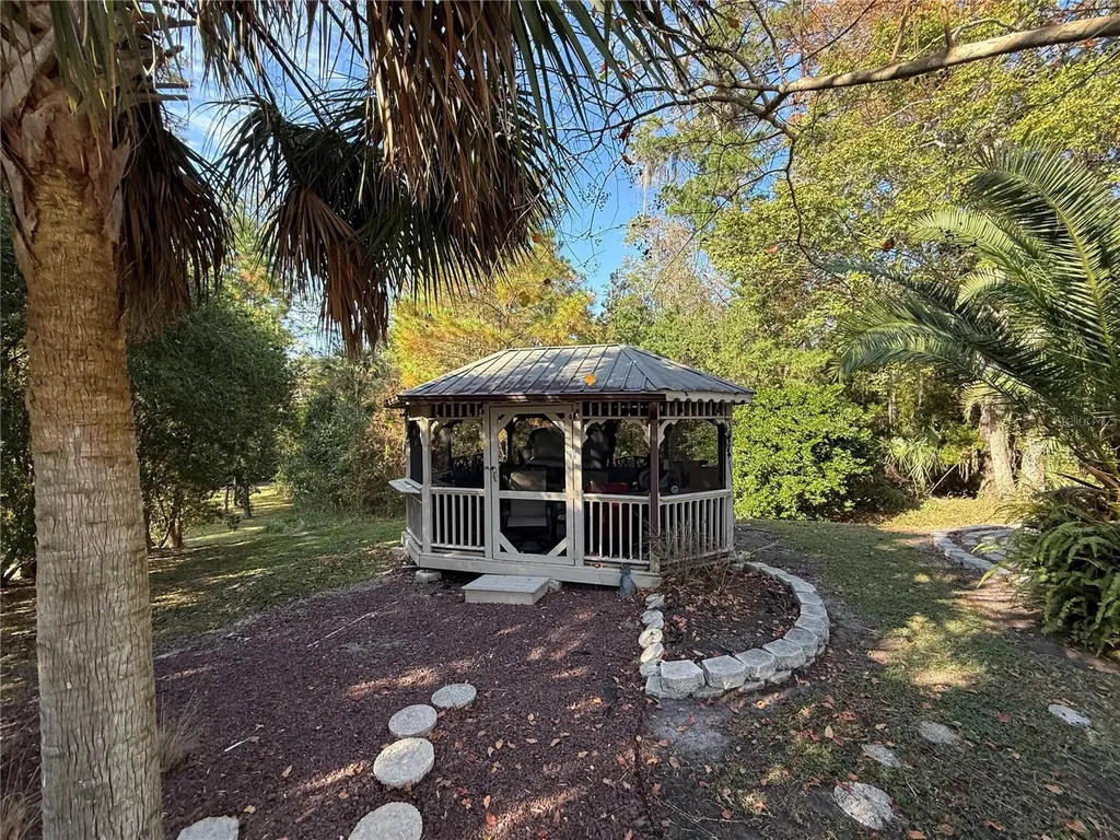 10249 NE 28th Loop Silver Springs FL 34488