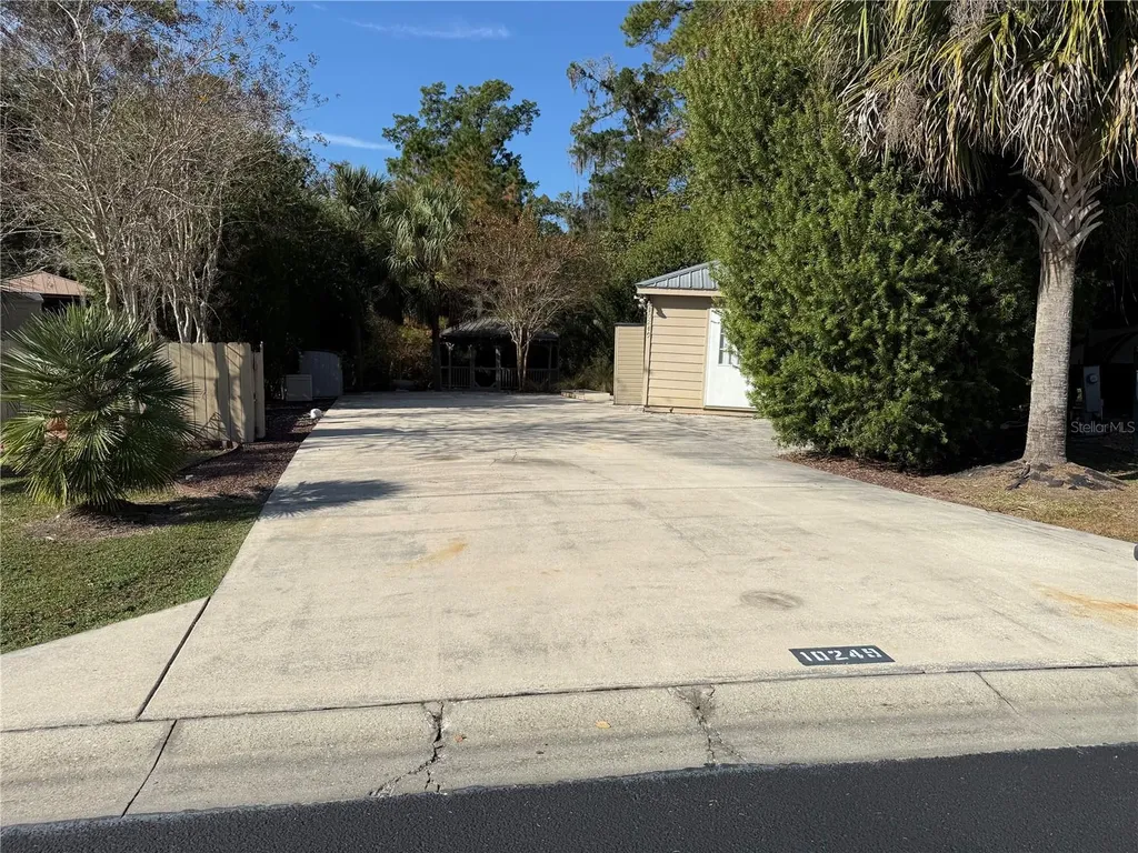10249 NE 28th Loop Silver Springs FL 34488