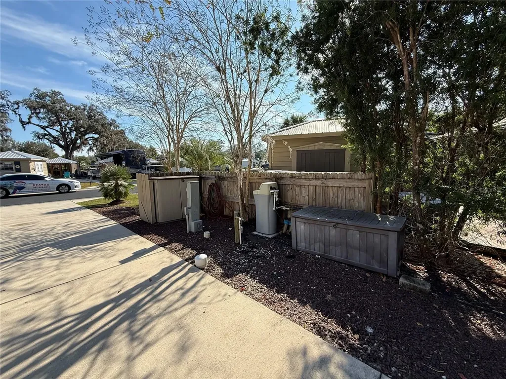 10249 NE 28th Loop Silver Springs FL 34488