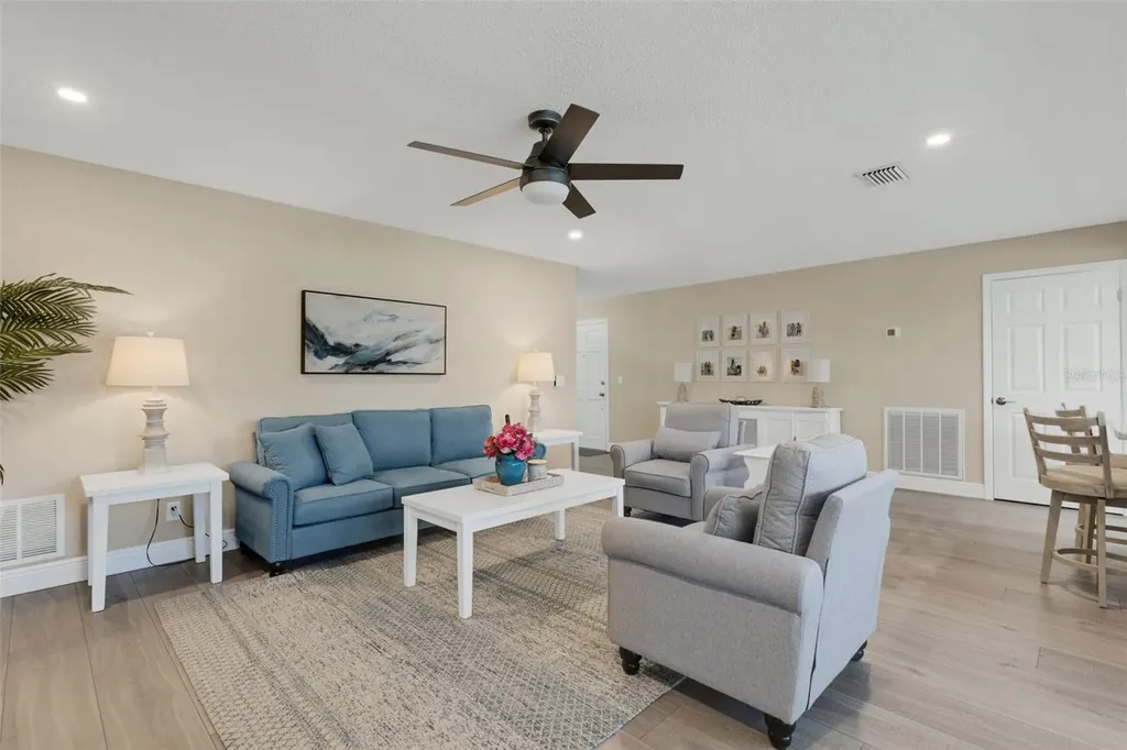122 Buttonwood Circle Seminole FL 33777