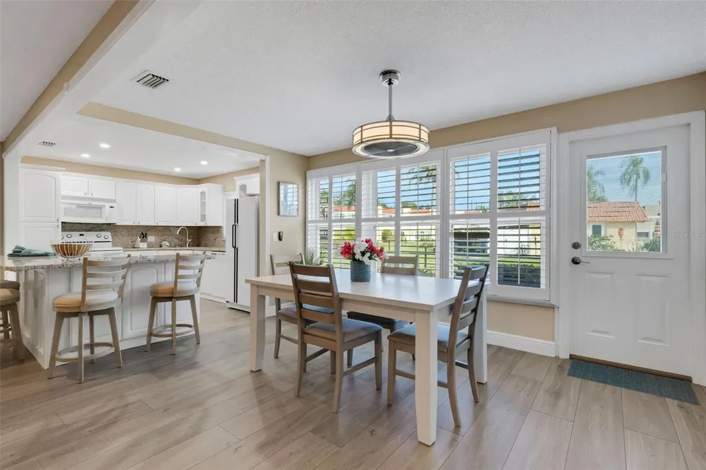 122 Buttonwood Circle Seminole FL 33777
