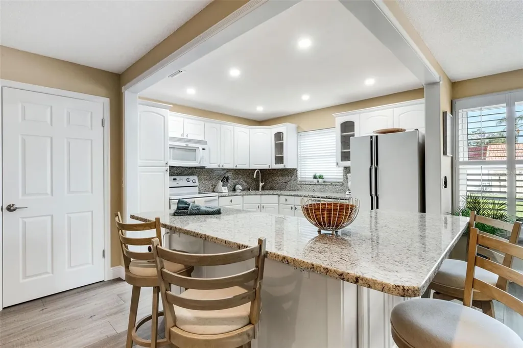 122 Buttonwood Circle Seminole FL 33777