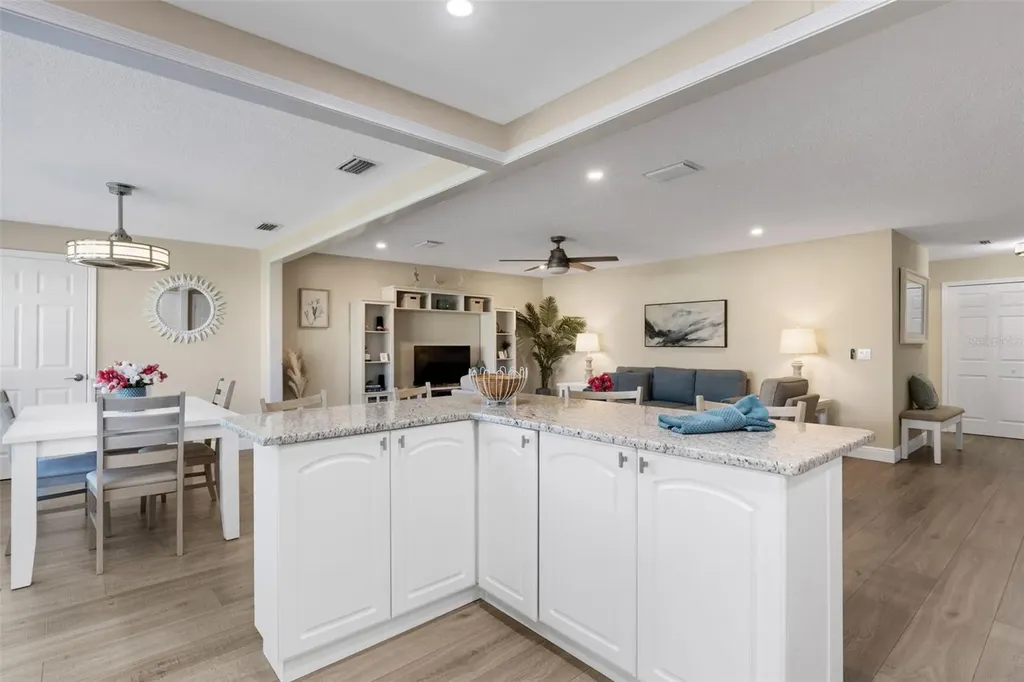 122 Buttonwood Circle Seminole FL 33777