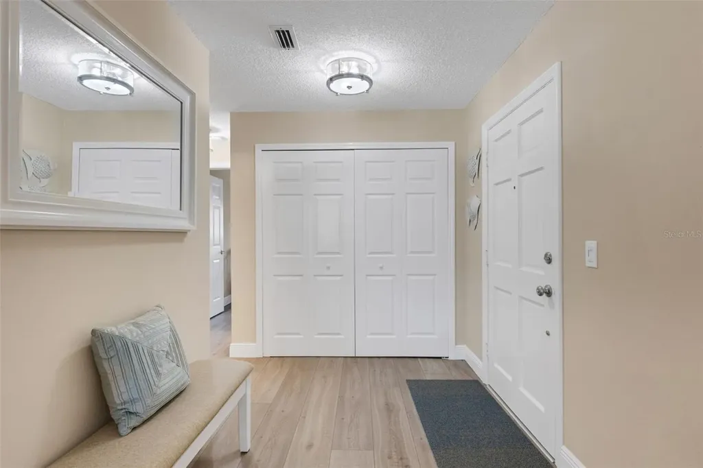 122 Buttonwood Circle Seminole FL 33777