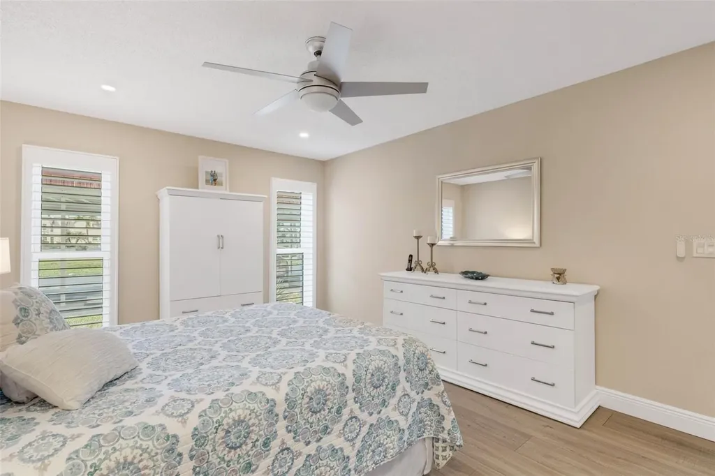 122 Buttonwood Circle Seminole FL 33777