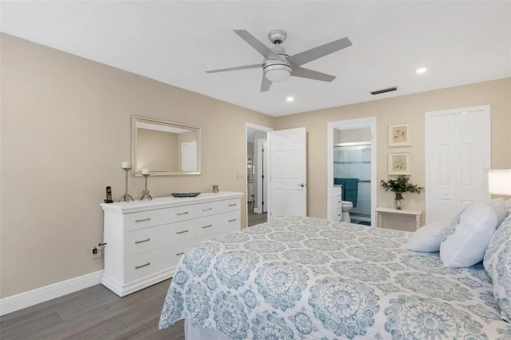 122 Buttonwood Circle Seminole FL 33777