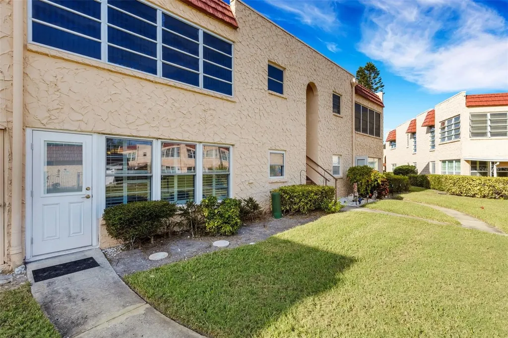 122 Buttonwood Circle Seminole FL 33777