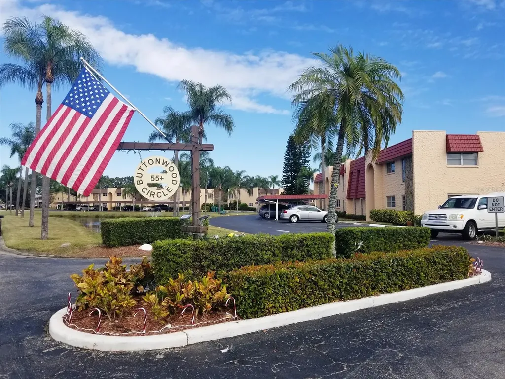 122 Buttonwood Circle Seminole FL 33777