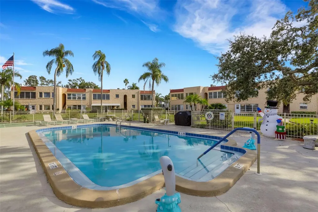 122 Buttonwood Circle Seminole FL 33777