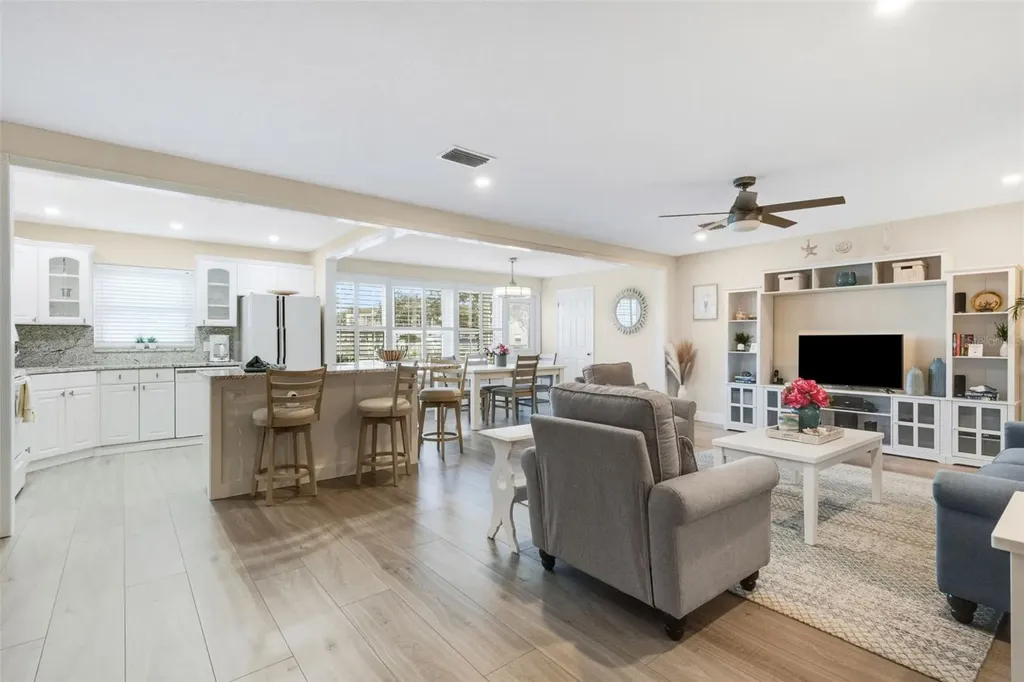 122 Buttonwood Circle Seminole FL 33777