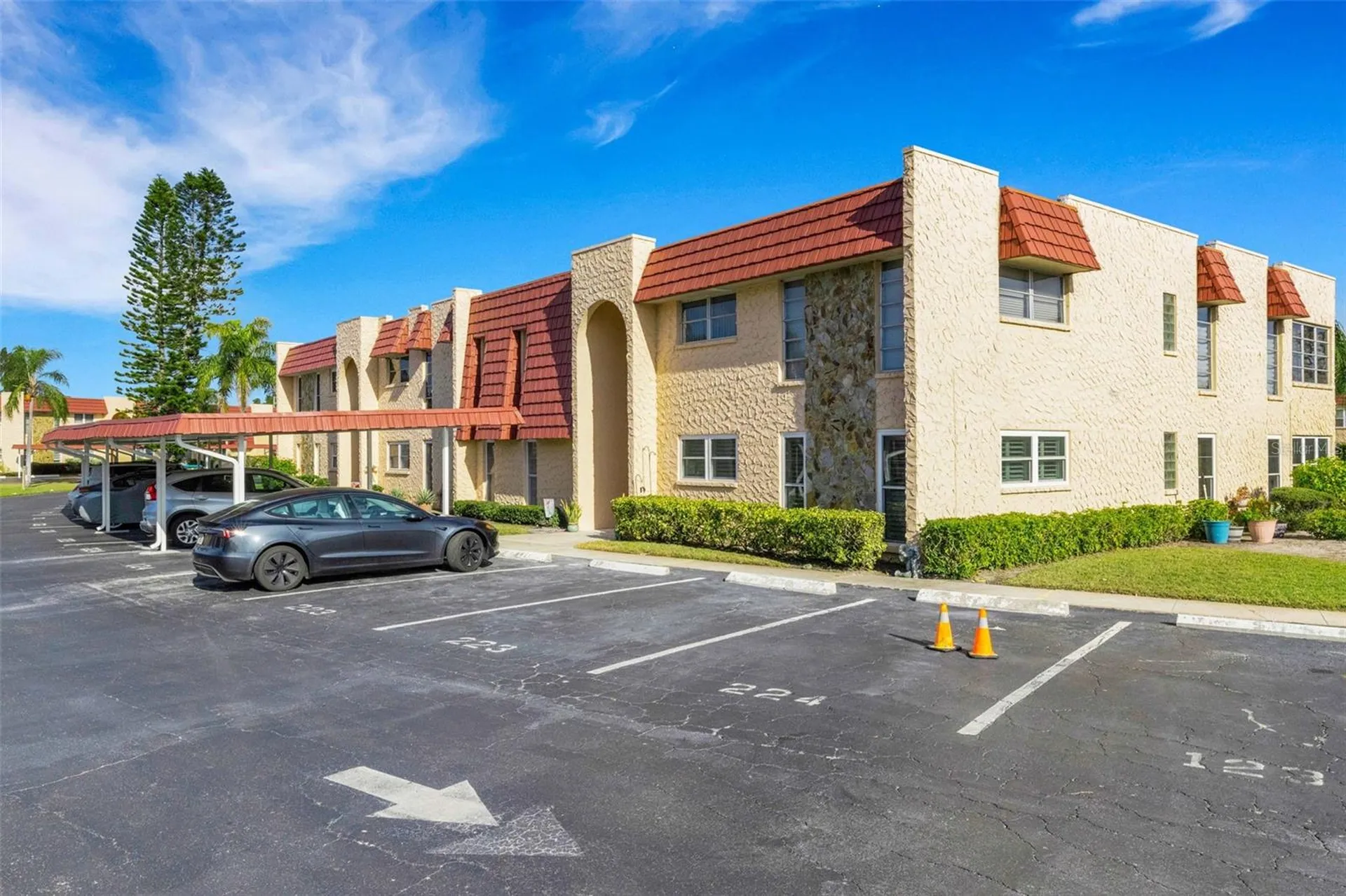 122 Buttonwood Circle Seminole FL 33777
