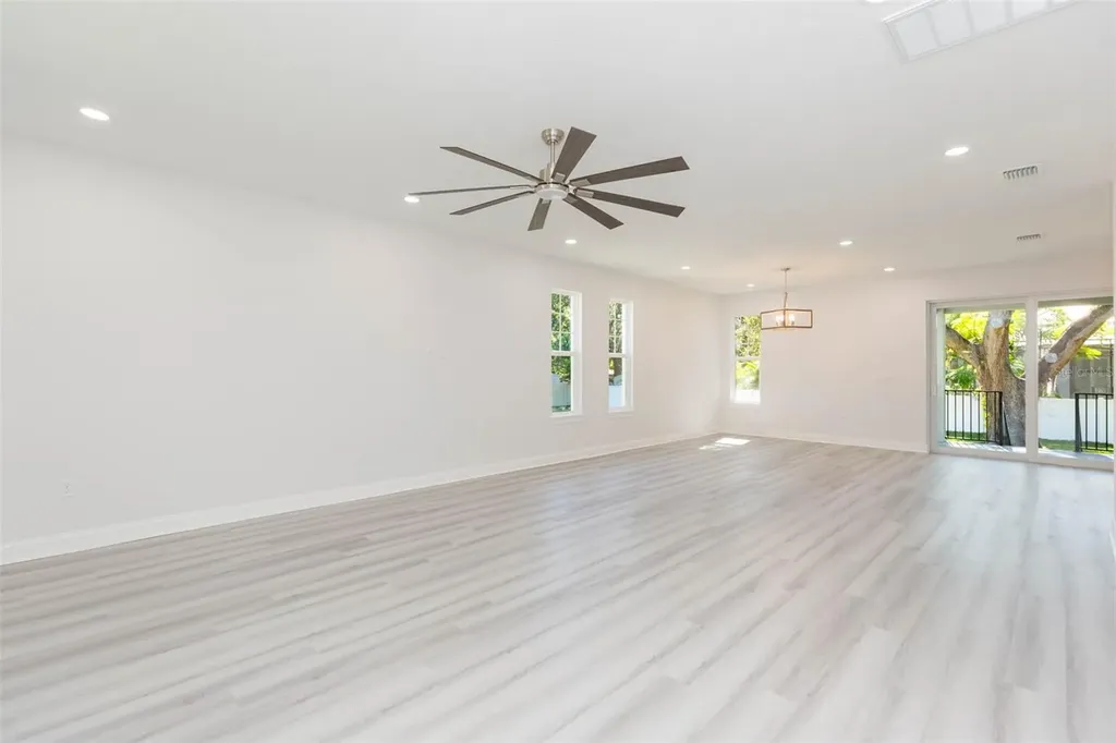 4718 W Knights Avenue Tampa FL 33611