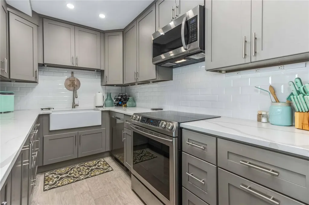 31 Island Way Clearwater Beach FL 33767