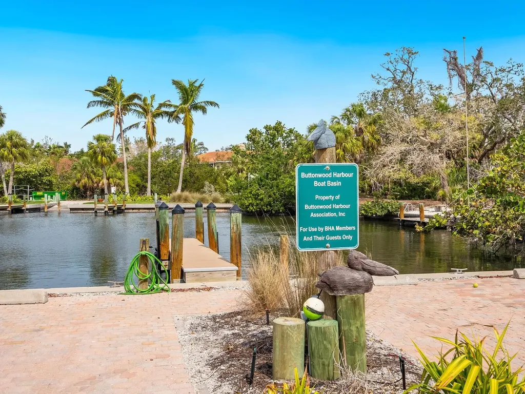 615 Buttonwood Drive Longboat Key FL 34228