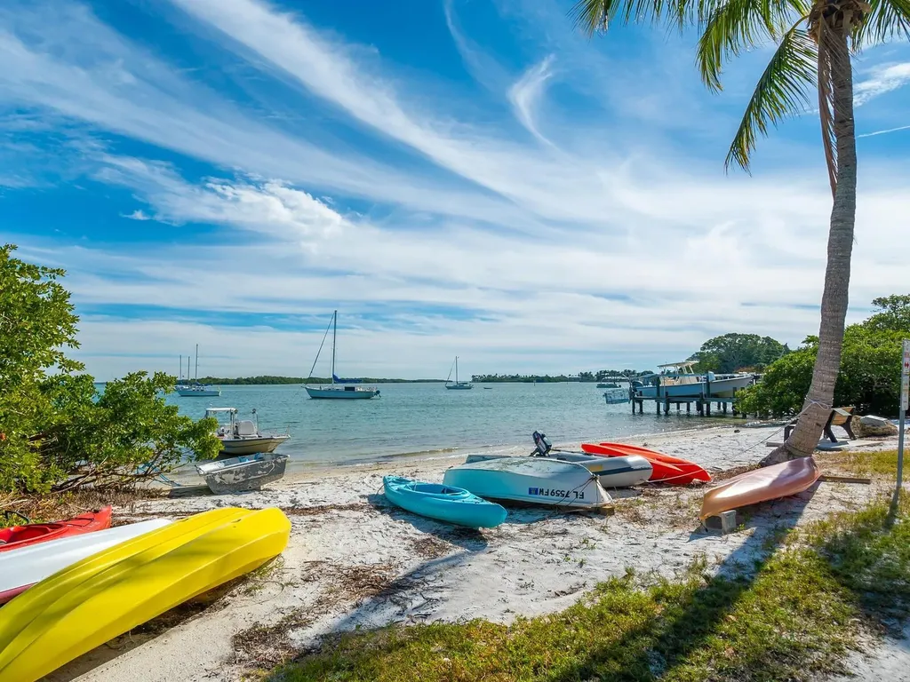 615 Buttonwood Drive Longboat Key FL 34228