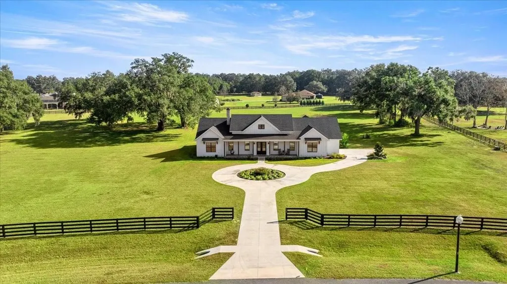 10561 NE 104th Circle Oxford FL 34484