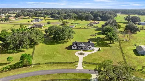 10561 NE 104th Circle Oxford FL 34484