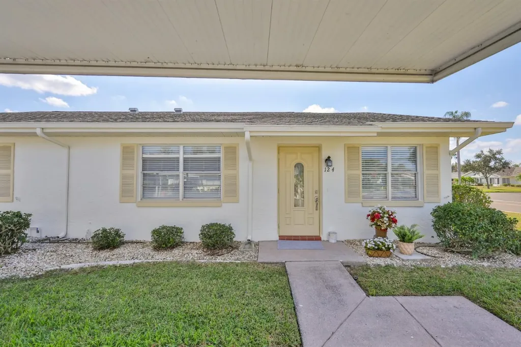 124 Gloucester Boulevard Sun City Center FL 33573