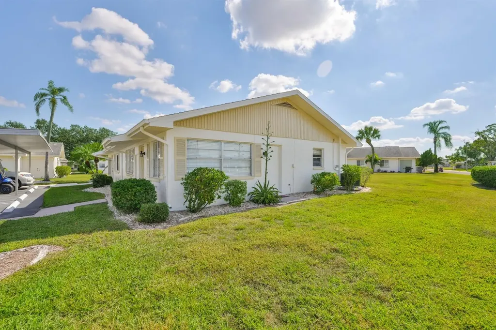 124 Gloucester Boulevard Sun City Center FL 33573