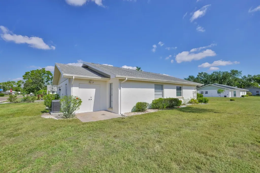 124 Gloucester Boulevard Sun City Center FL 33573