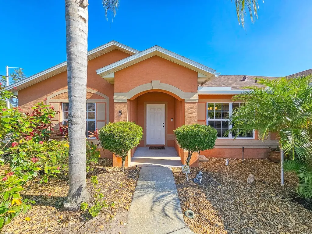 5 Zorlou Court Palm Coast FL 32164