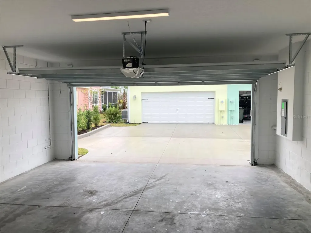 280 Last Mango Daytona Beach FL 32124