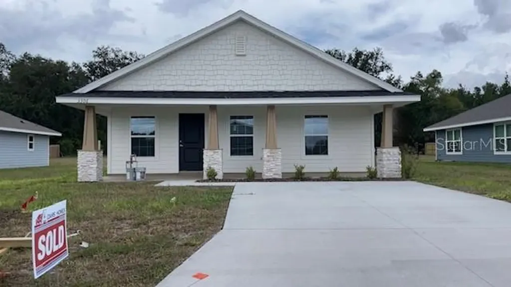 3306 E Iris Lane Bell FL 32619