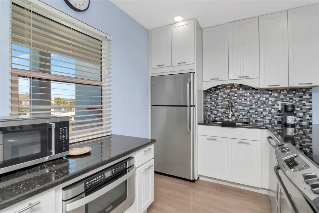 4390 Exeter Drive Longboat Key FL 34228