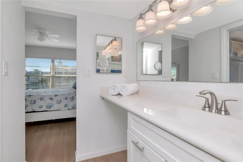 4390 Exeter Drive Longboat Key FL 34228