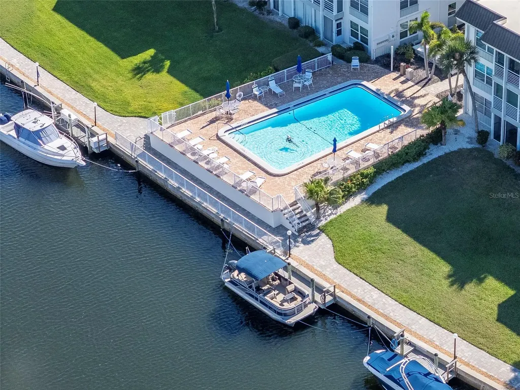4390 Exeter Drive Longboat Key FL 34228