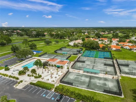 6660 Saint James Crossing University Park FL 34201