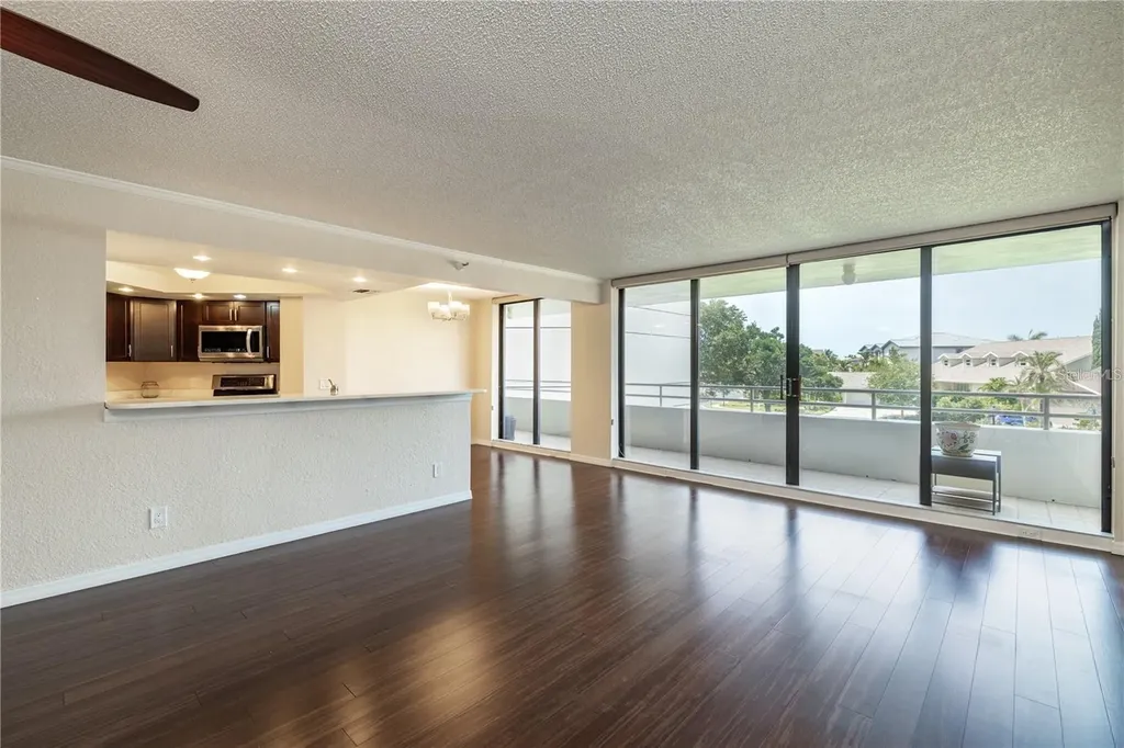 5950 Pelican Bay Plaza S Gulfport FL 33707